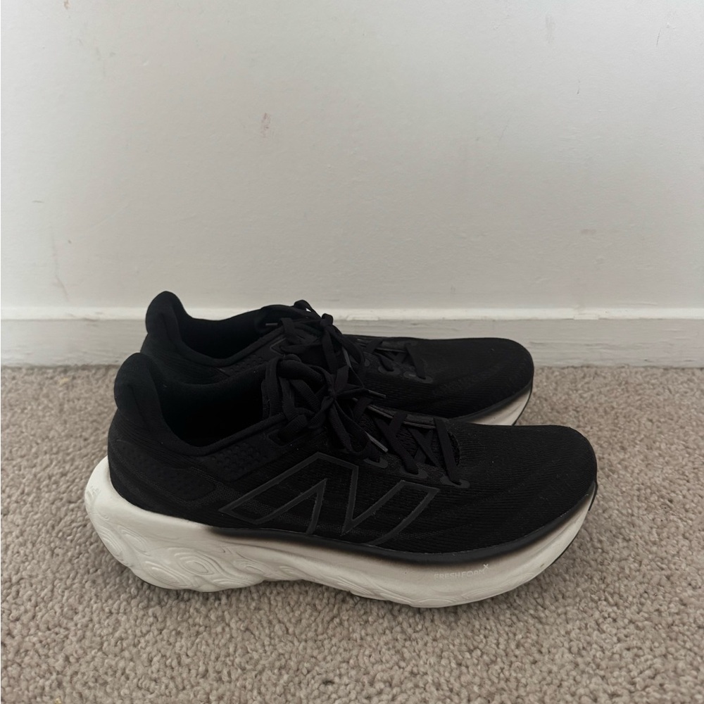 New Balance Black and White Fresh Foam 1080 Women’s 9.5 2A